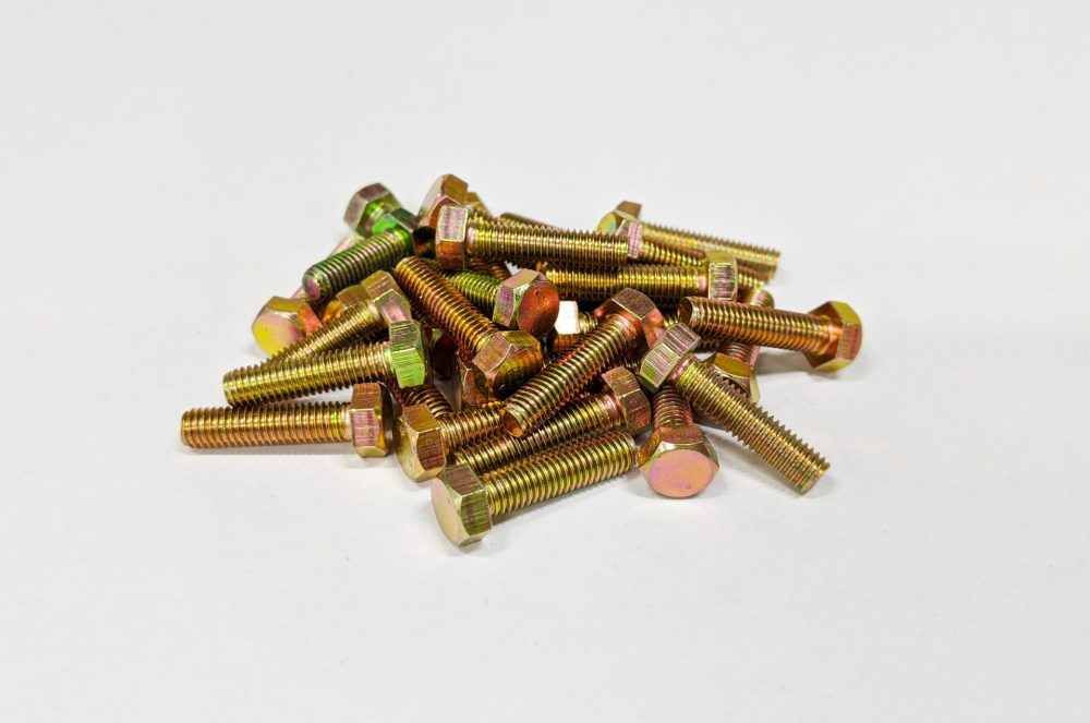 山積みの六角ボルト