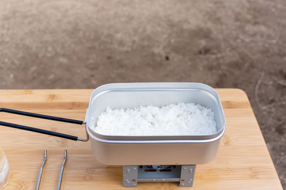 キャンプでの炊飯方法4選|初心者でも簡単においしく炊くポイント | コーナンTips