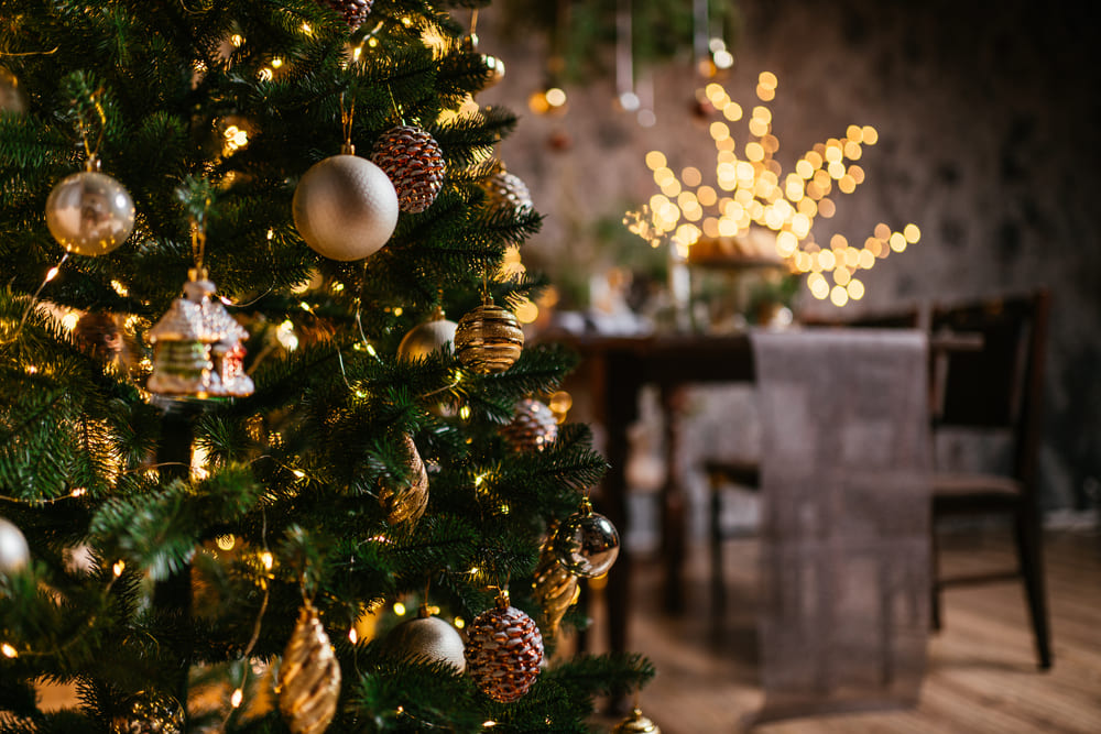 クリスマスツリーの飾り方｜上手に飾るコツと飾る時期を解説