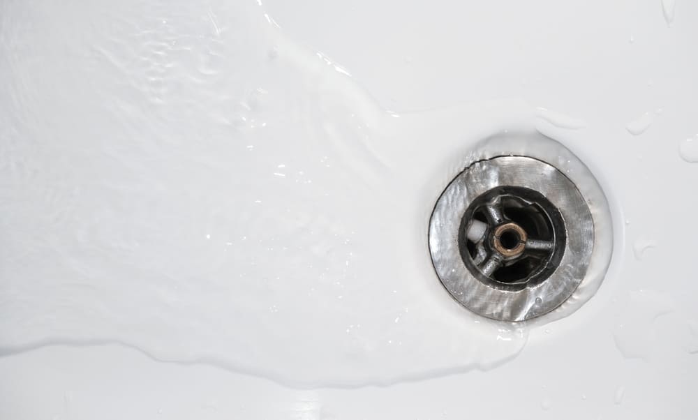 排水口に流れていく水