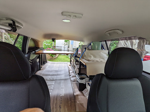 車中泊に適した改造がされている車内