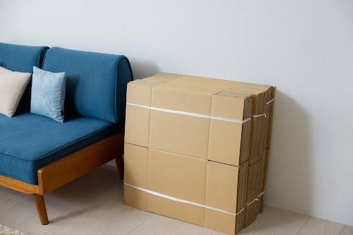 組み立てる前の引越し用ダンボール