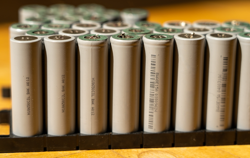 並べられた乾電池